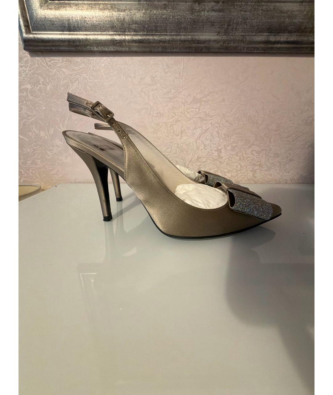 STUART WEITZMAN Бежевые текстильные босоножки, фото 6