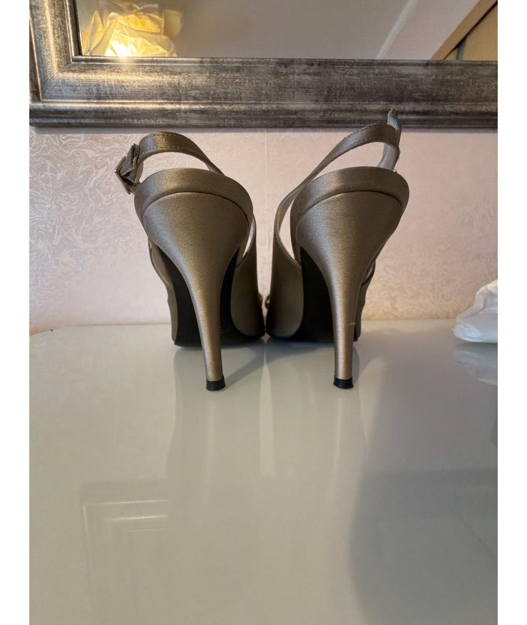 STUART WEITZMAN Бежевые текстильные босоножки, фото 4