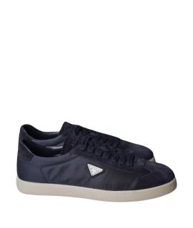 PRADA Низкие кроссовки / кеды