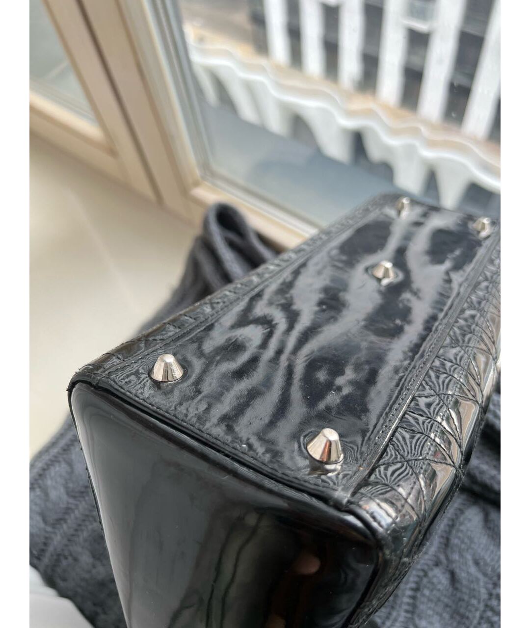CHRISTIAN DIOR PRE-OWNED Черная сумка с короткими ручками из лакированной кожи, фото 7