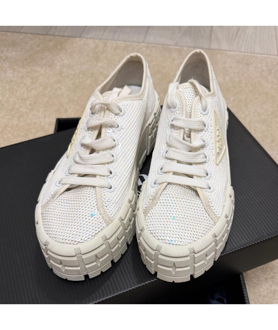 PRADA Белые текстильные кеды, фото 2