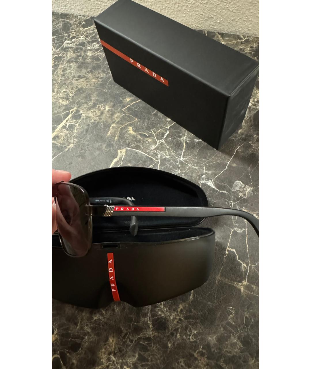 PRADA Черные пластиковые солнцезащитные очки, фото 2