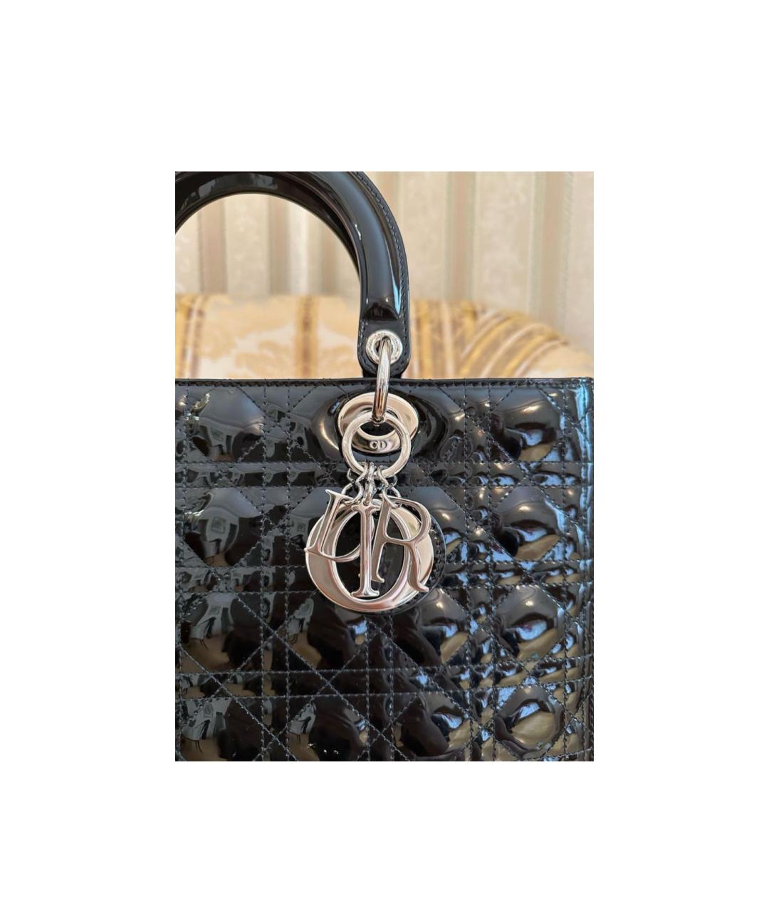 CHRISTIAN DIOR Черная сумка с короткими ручками из лакированной кожи, фото 4