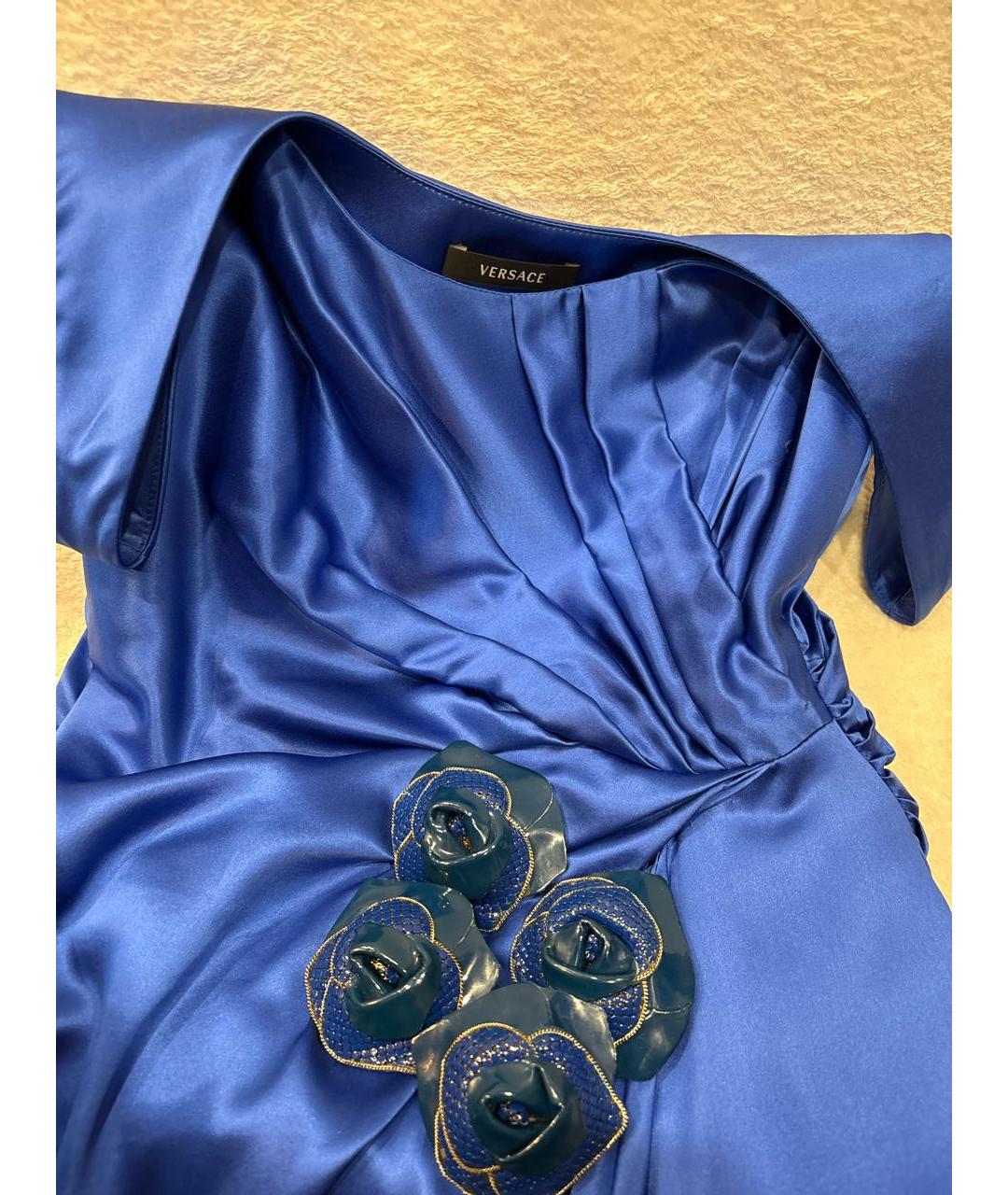 VERSACE Синее шелковое коктейльное платье, фото 4