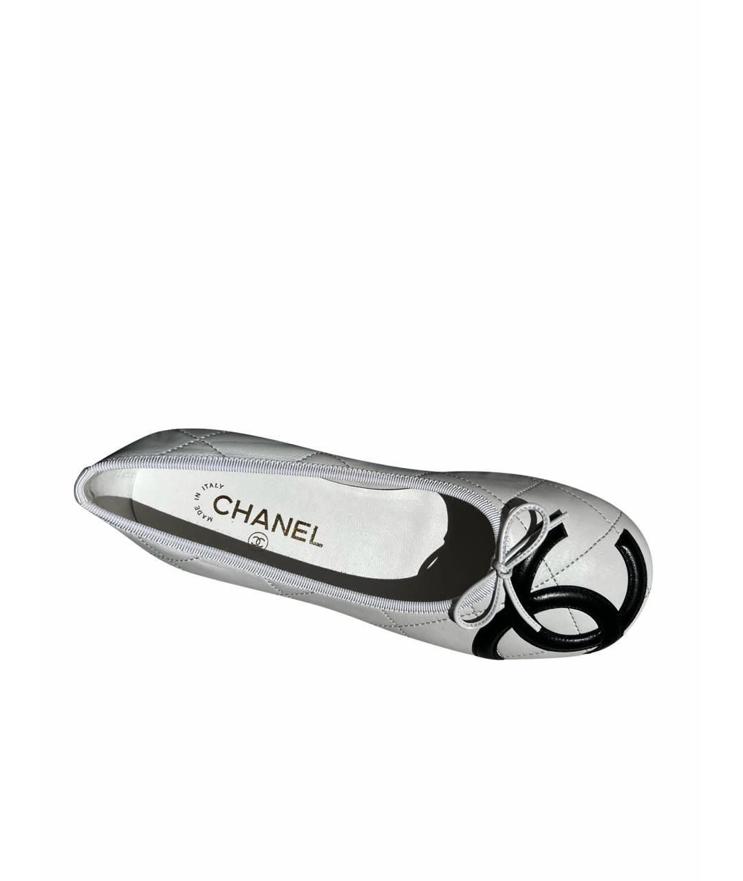 CHANEL Белые кожаные балетки, фото 1