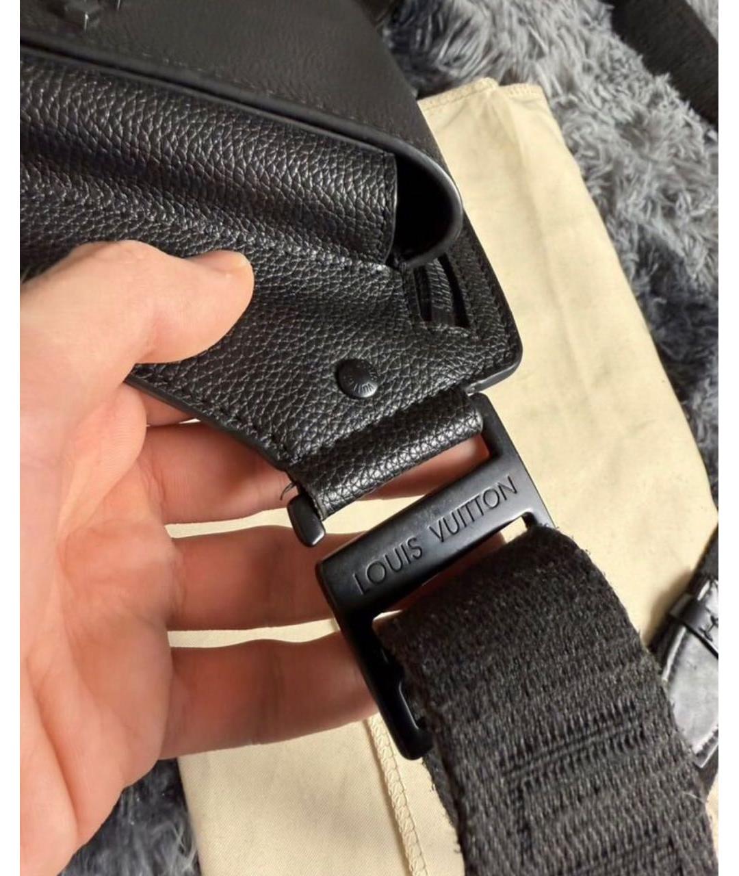 LOUIS VUITTON Черная кожаная барсетка, фото 4