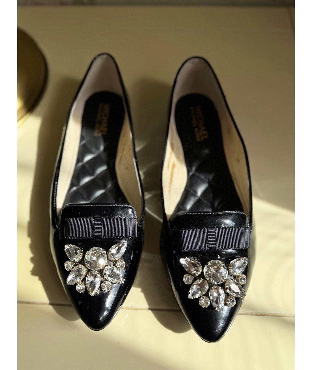 MICHAEL KORS Черные балетки из лакированной кожи, фото 2
