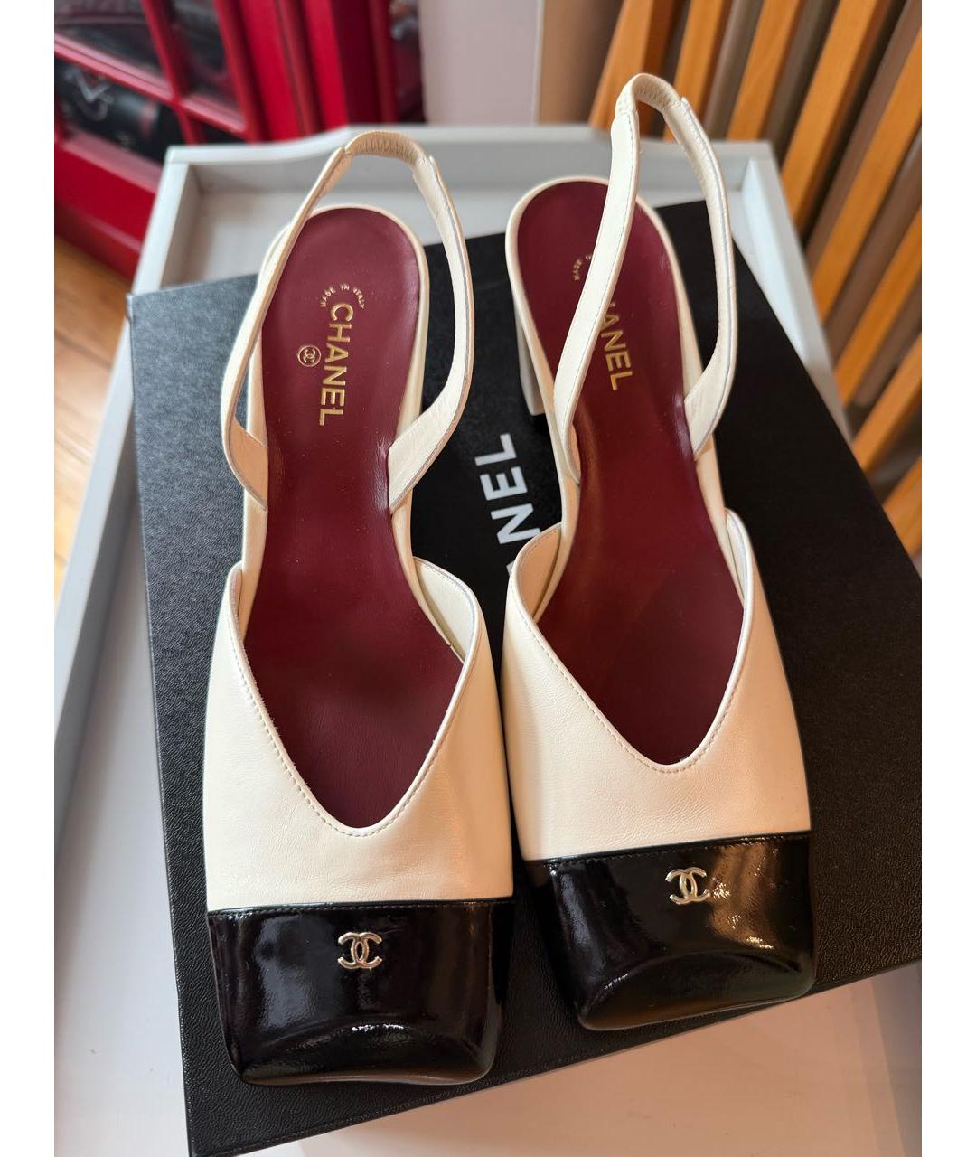 CHANEL Белые кожаные лодочки на низком каблуке, фото 8