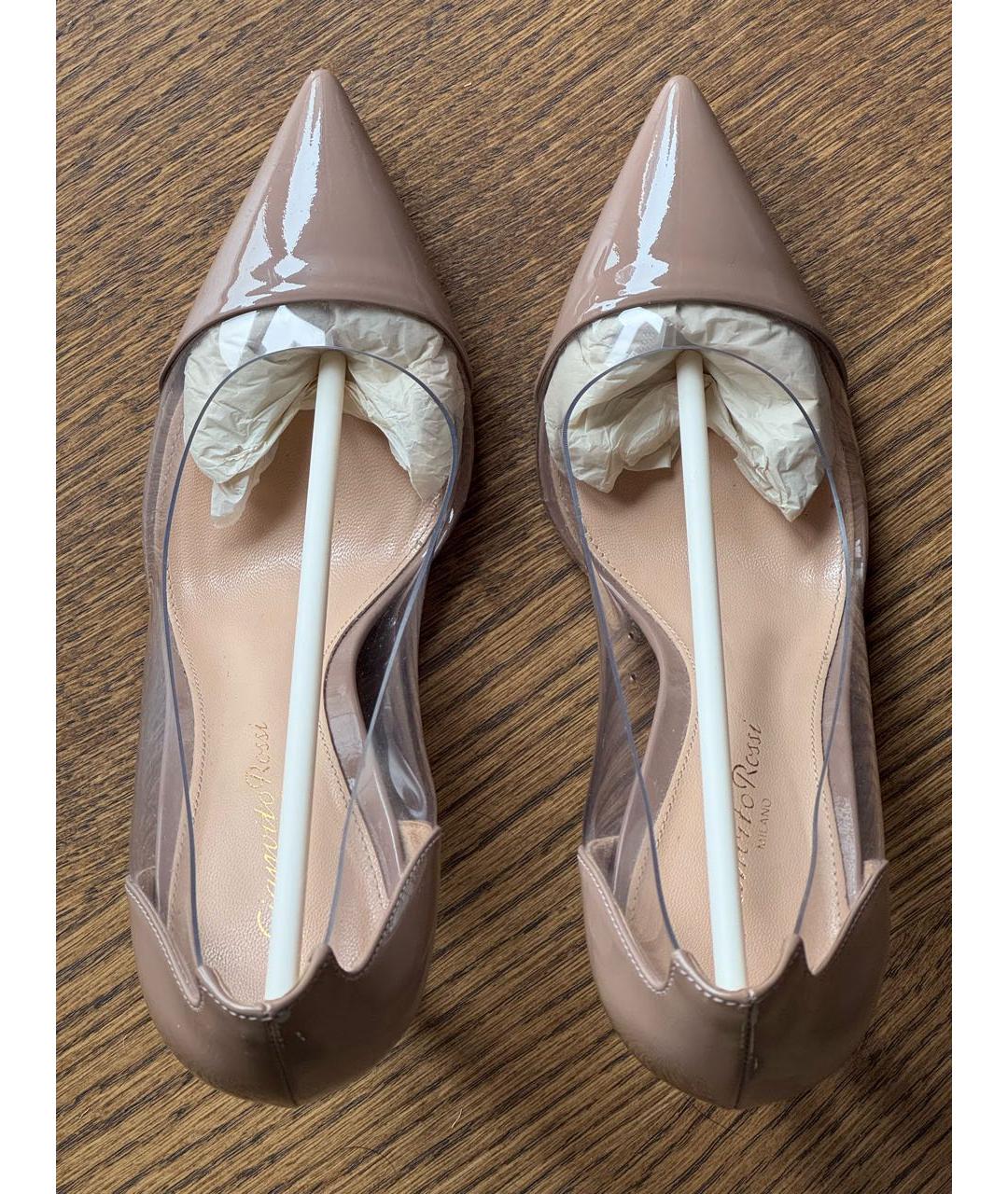 GIANVITO ROSSI Бежевые туфли из лакированной кожи, фото 3