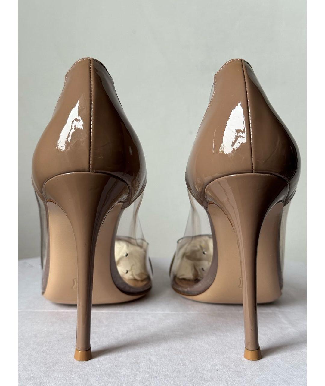 GIANVITO ROSSI Бежевые туфли из лакированной кожи, фото 4
