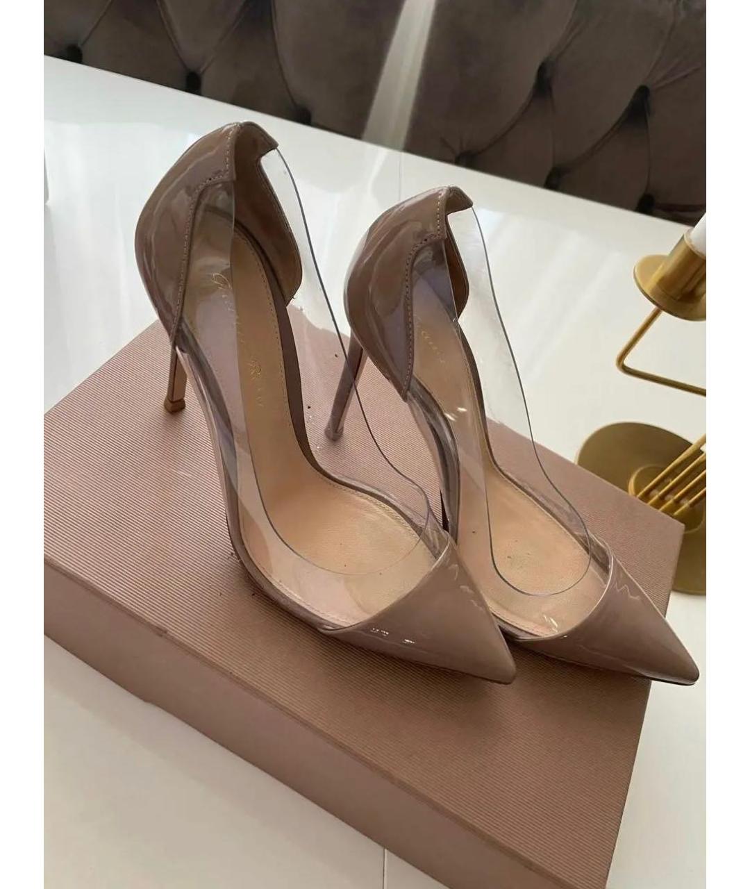 GIANVITO ROSSI Бежевые туфли из лакированной кожи, фото 5