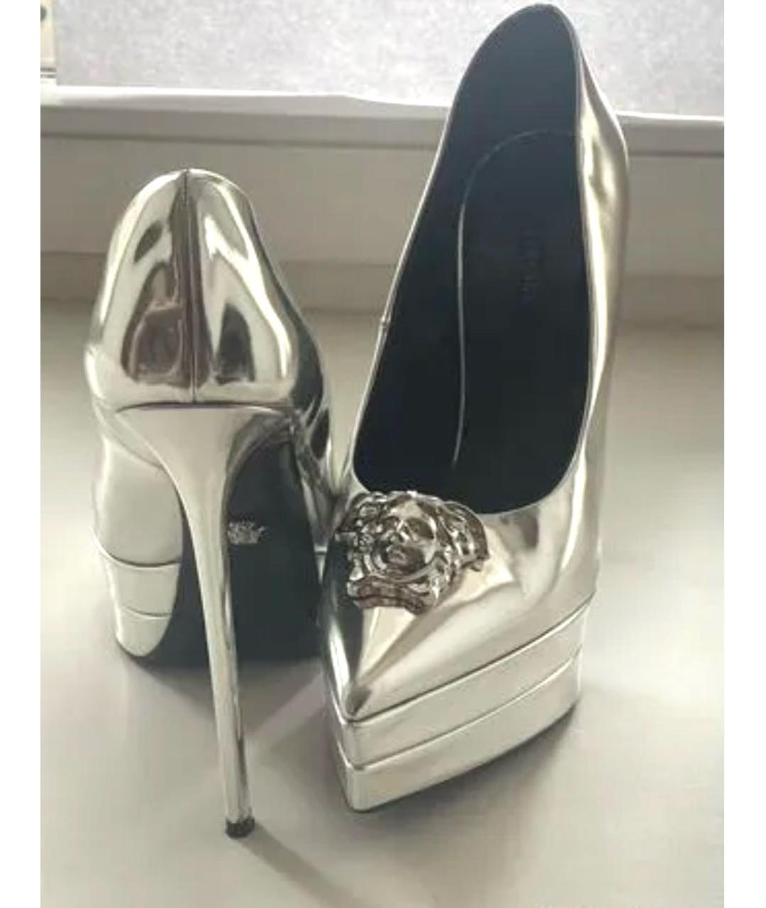 VERSACE Серебряные туфли из лакированной кожи, фото 2