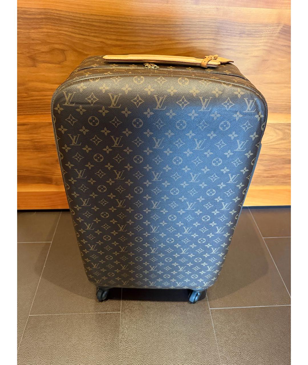 LOUIS VUITTON Коричневый чемодан, фото 9
