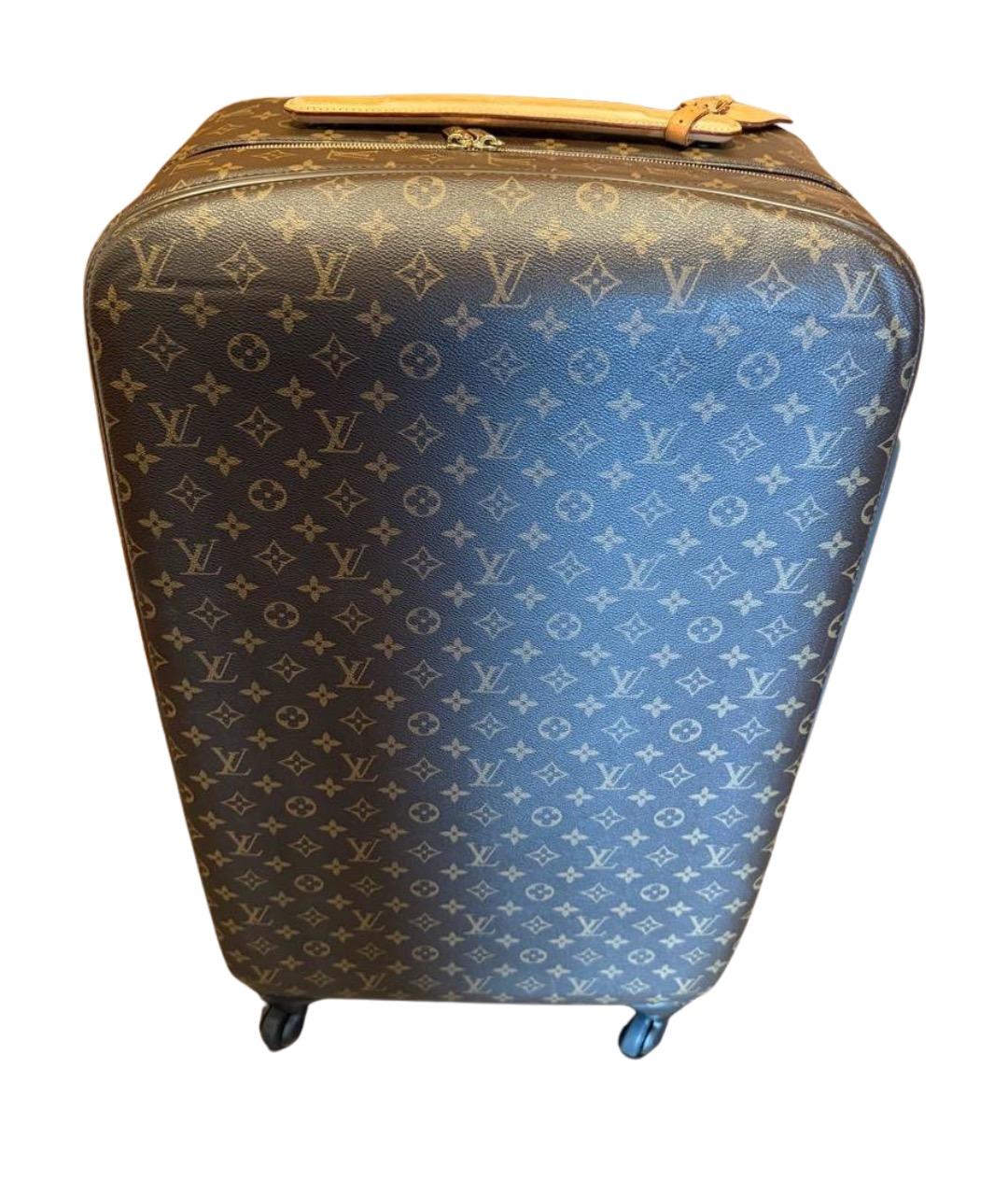 LOUIS VUITTON Коричневый чемодан, фото 1