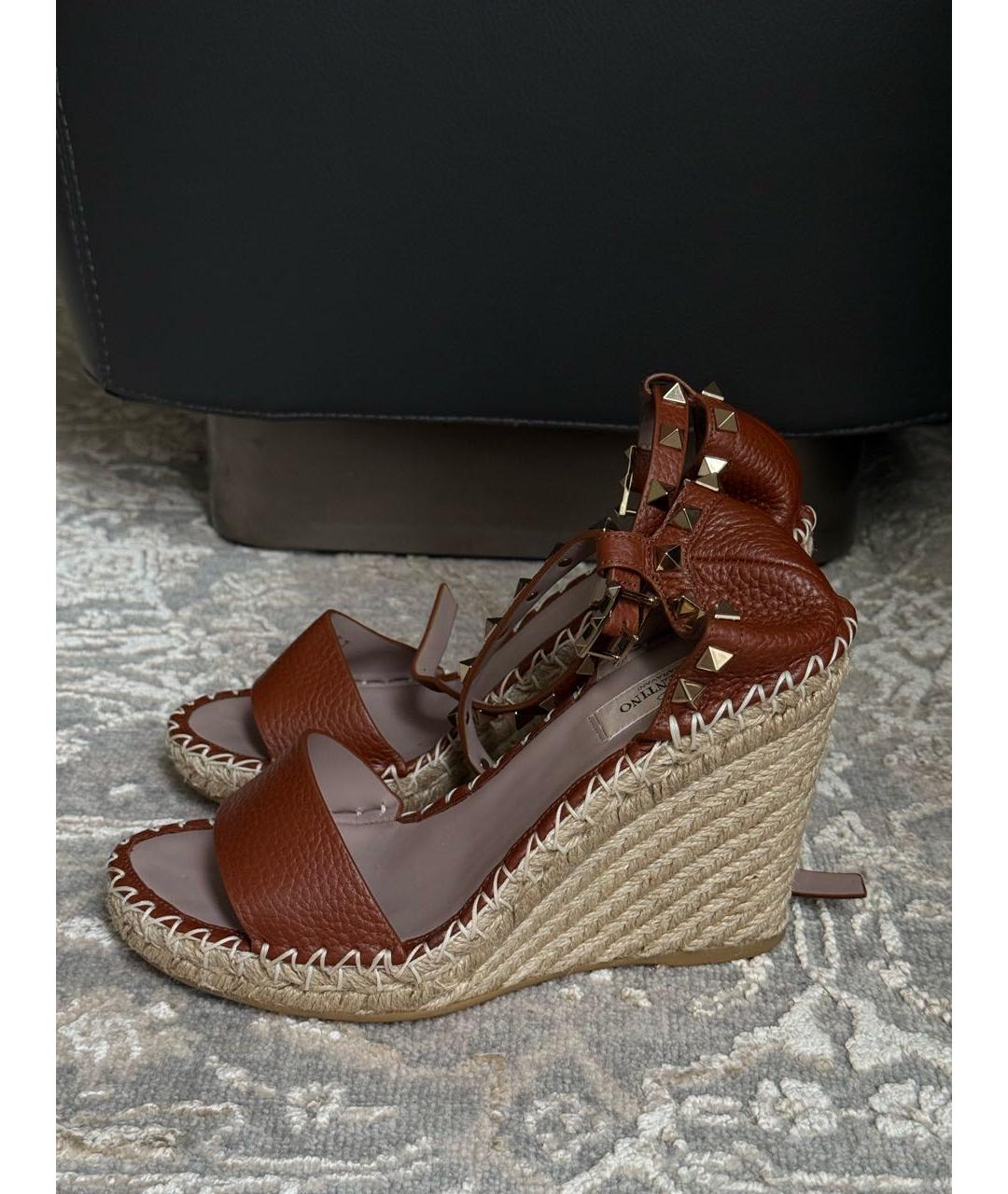VALENTINO Коричневые кожаные босоножки, фото 8