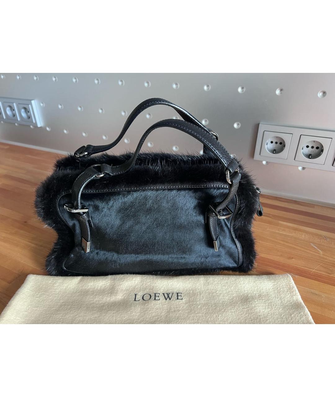 LOEWE Черная меховая сумка с короткими ручками, фото 3
