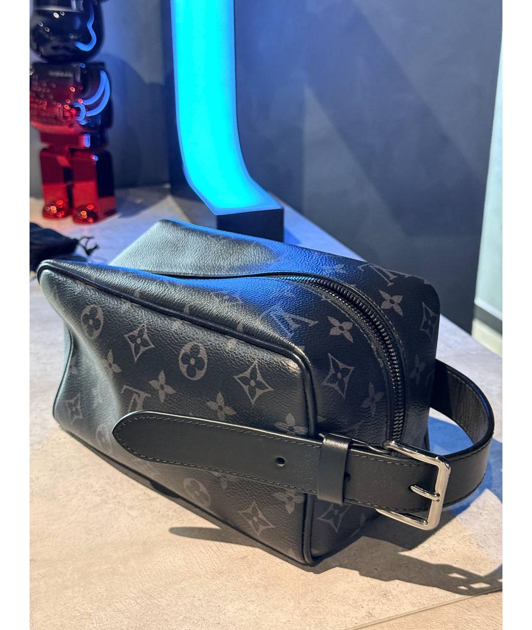 LOUIS VUITTON Черная кожаная косметичка, фото 4