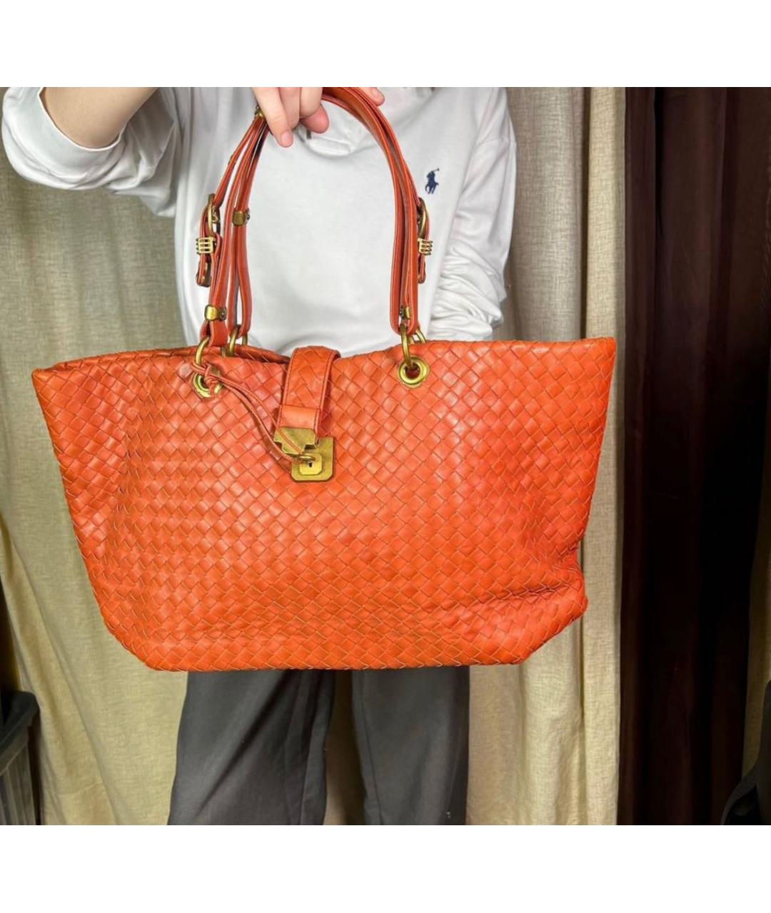 BOTTEGA VENETA Красная кожаная сумка с короткими ручками, фото 2