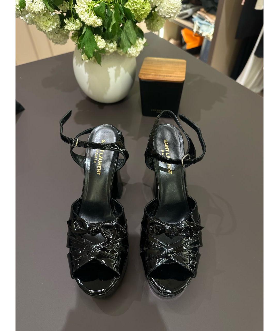 SAINT LAURENT Черные босоножки из лакированной кожи, фото 2