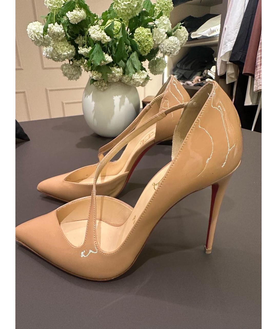 CHRISTIAN LOUBOUTIN Бежевые туфли из лакированной кожи, фото 5