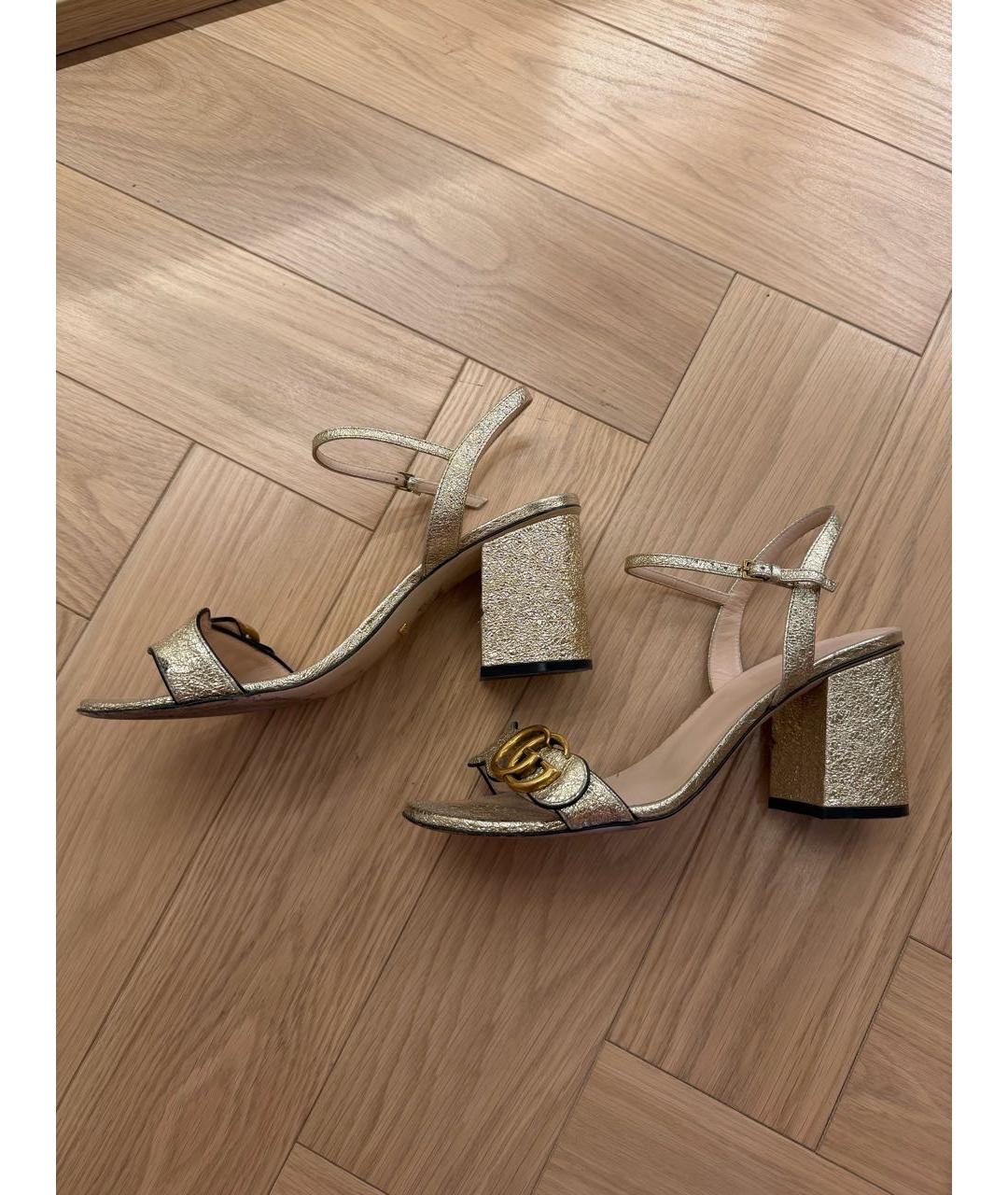GUCCI Золотые босоножки из искусственной кожи, фото 3