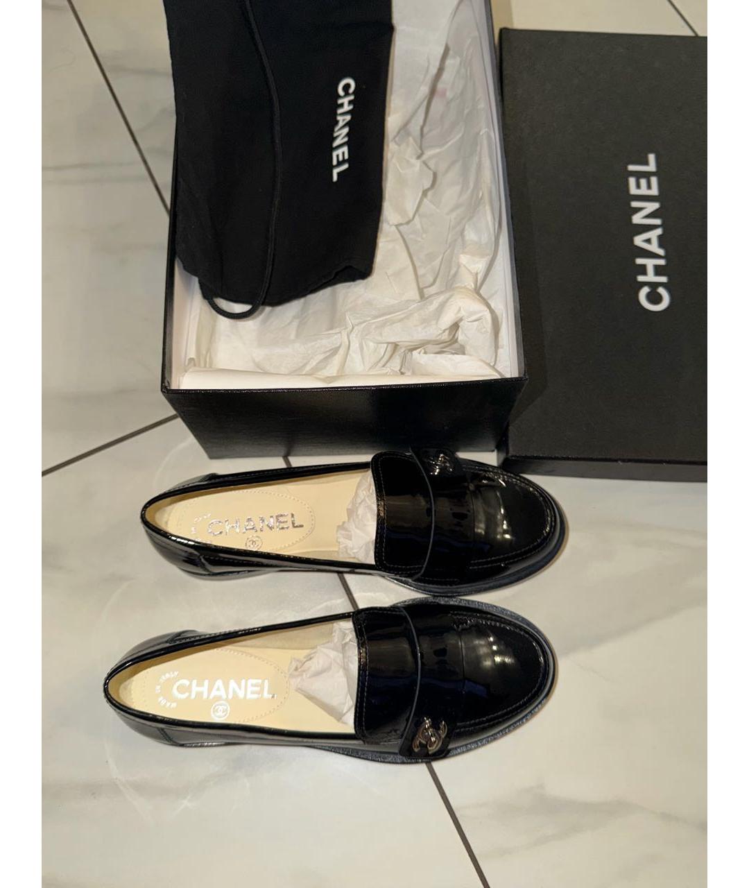CHANEL Черные лоферы из лакированной кожи, фото 2