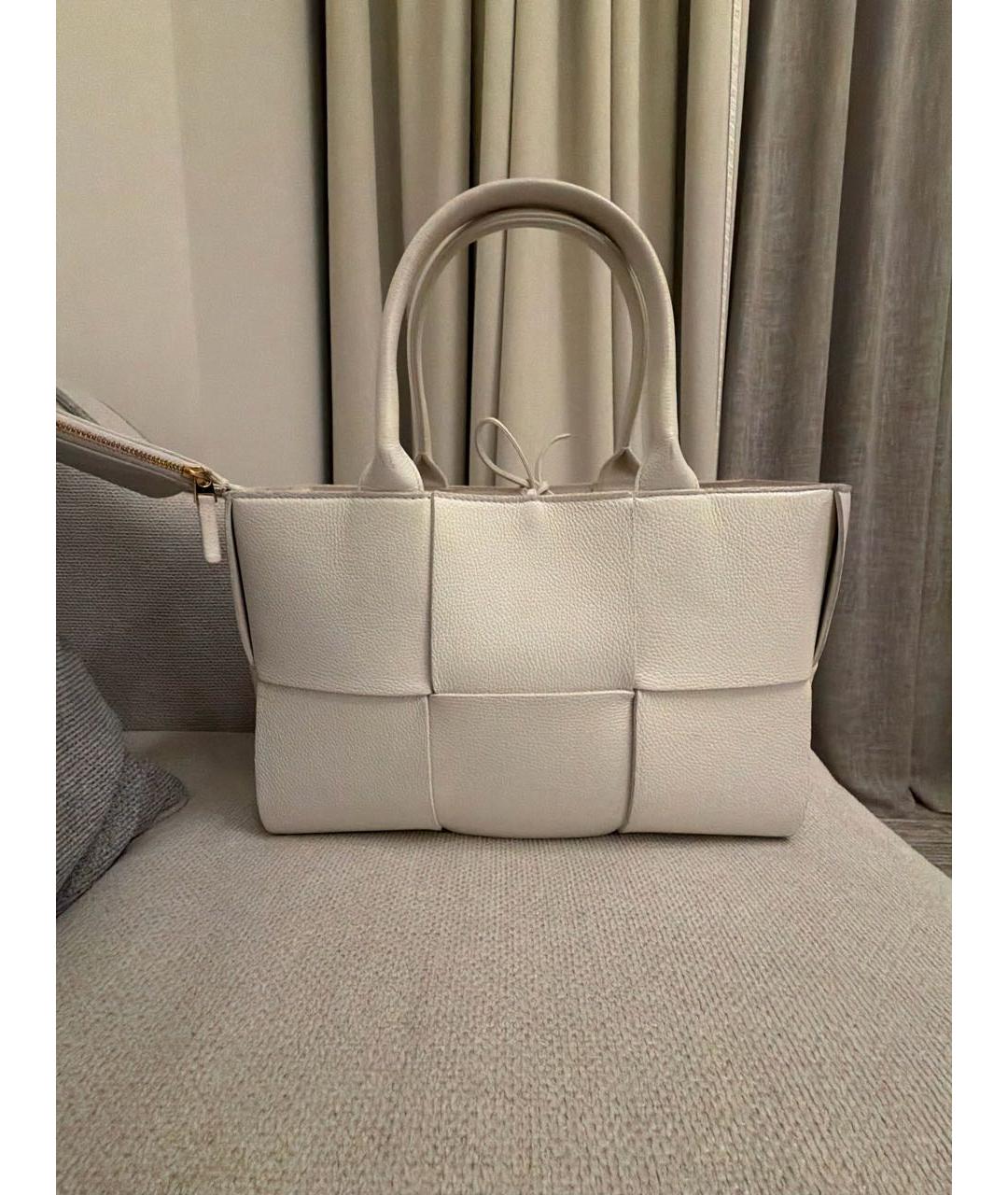 BOTTEGA VENETA Белая кожаная сумка тоут, фото 2