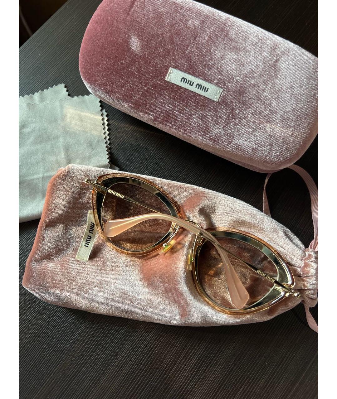 MIU MIU Бежевые пластиковые солнцезащитные очки, фото 2