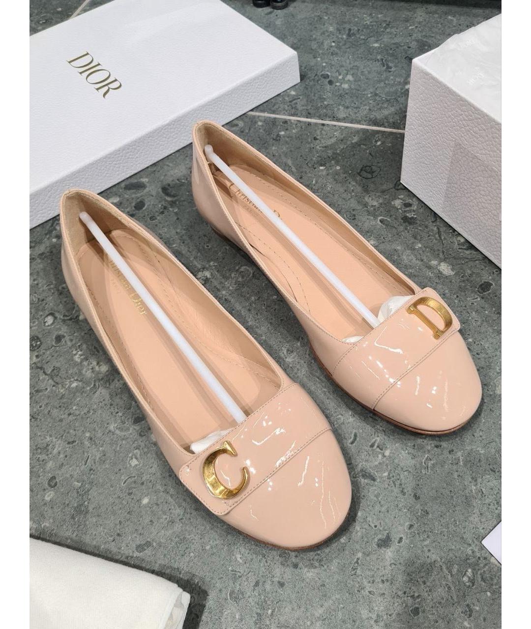 CHRISTIAN DIOR Бежевые балетки из лакированной кожи, фото 2