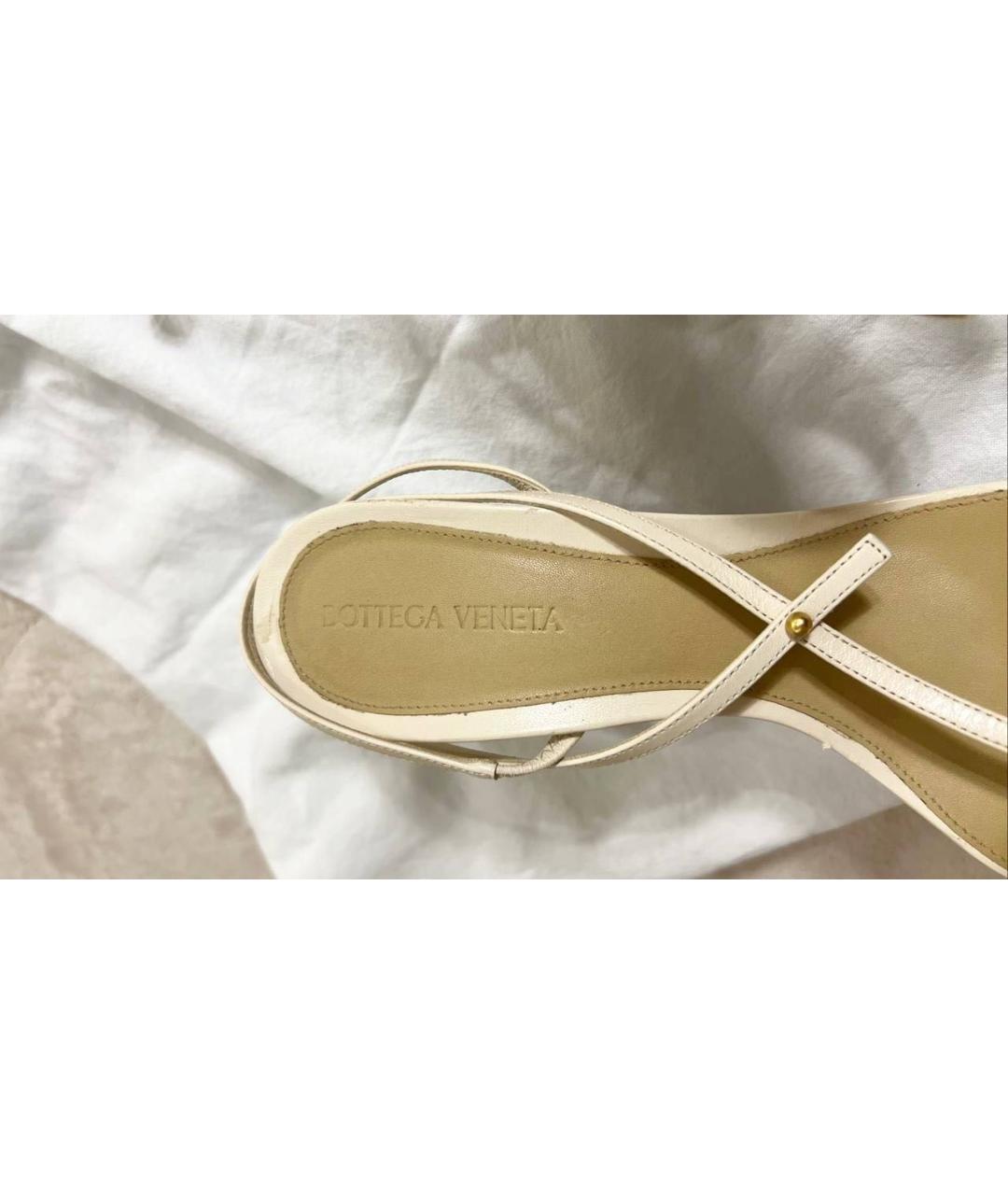 BOTTEGA VENETA Бежевые кожаные босоножки, фото 5
