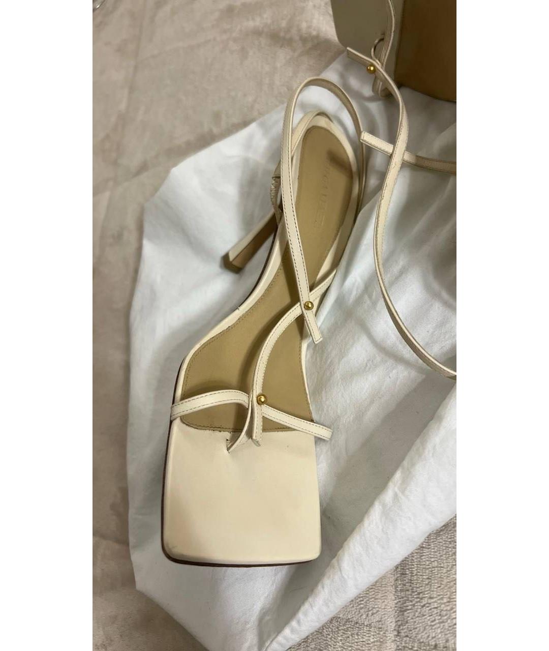 BOTTEGA VENETA Бежевые кожаные босоножки, фото 8
