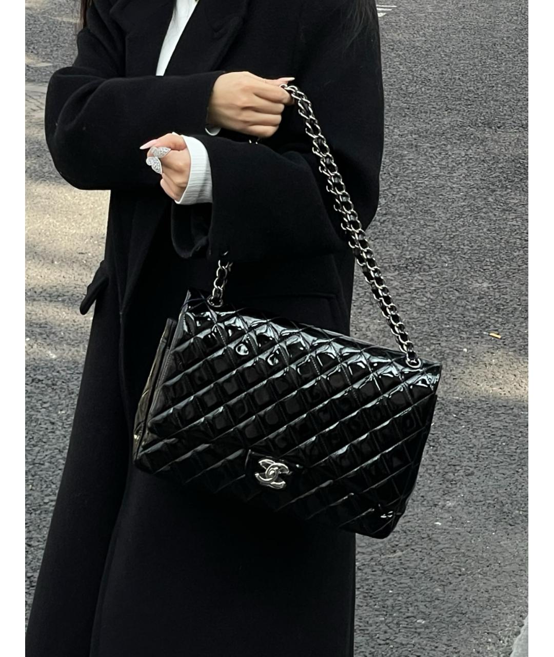 CHANEL Черная сумка через плечо из лакированной кожи, фото 9