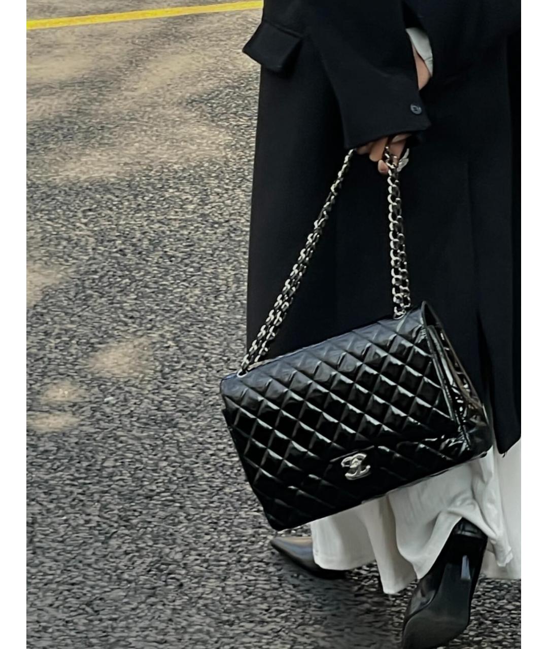 CHANEL Черная сумка через плечо из лакированной кожи, фото 8