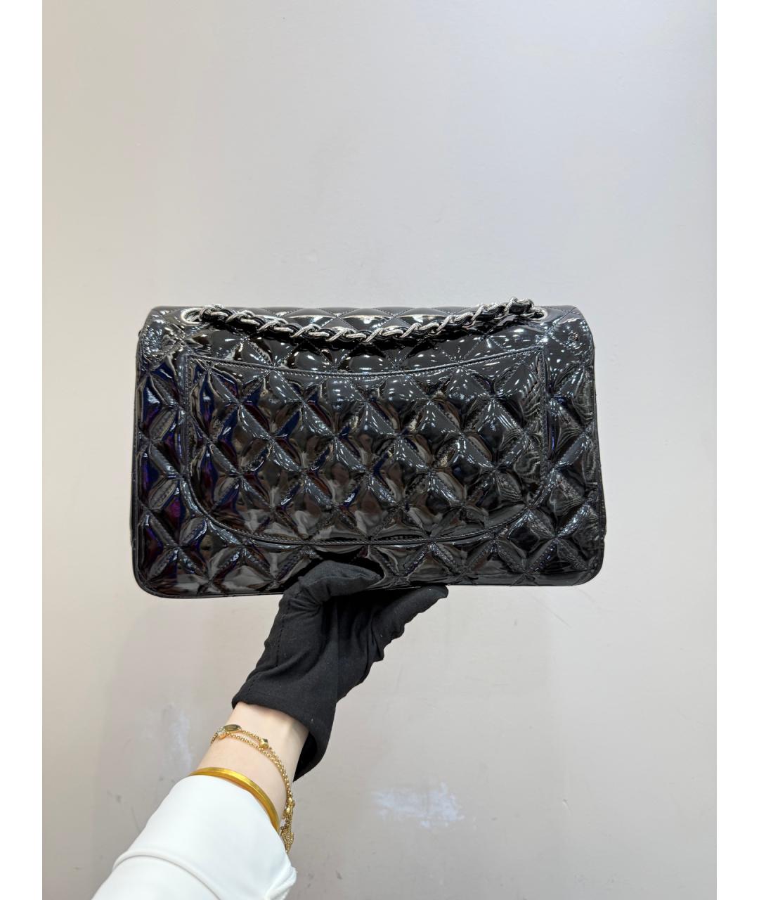 CHANEL Черная сумка через плечо из лакированной кожи, фото 3