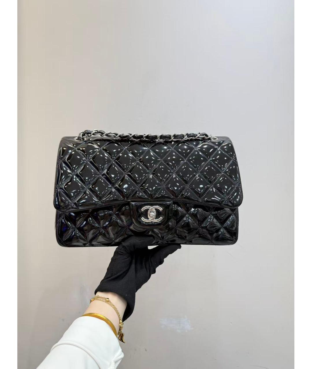 CHANEL Черная сумка через плечо из лакированной кожи, фото 2