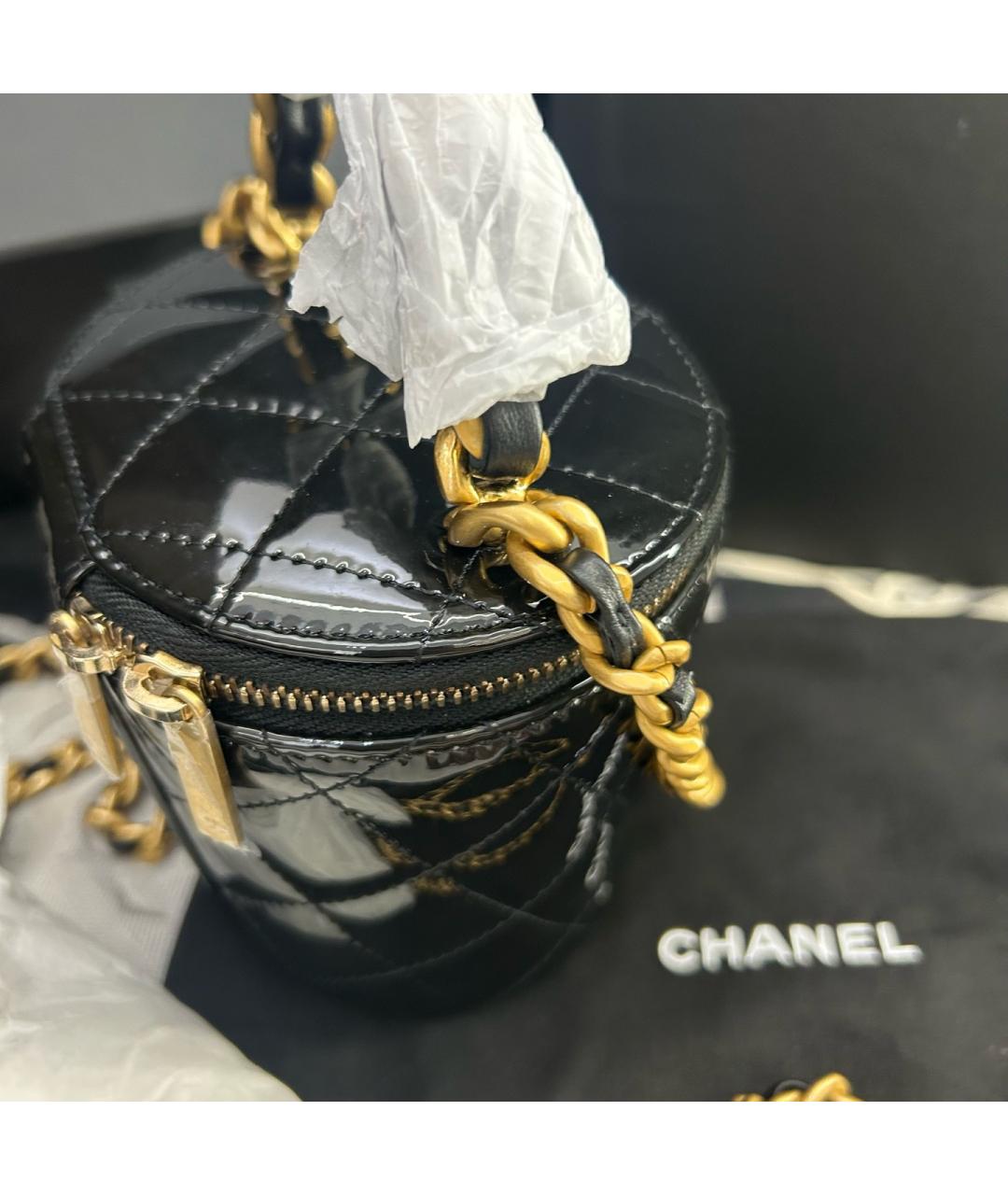 CHANEL Темно-синяя сумка с короткими ручками из лакированной кожи, фото 6