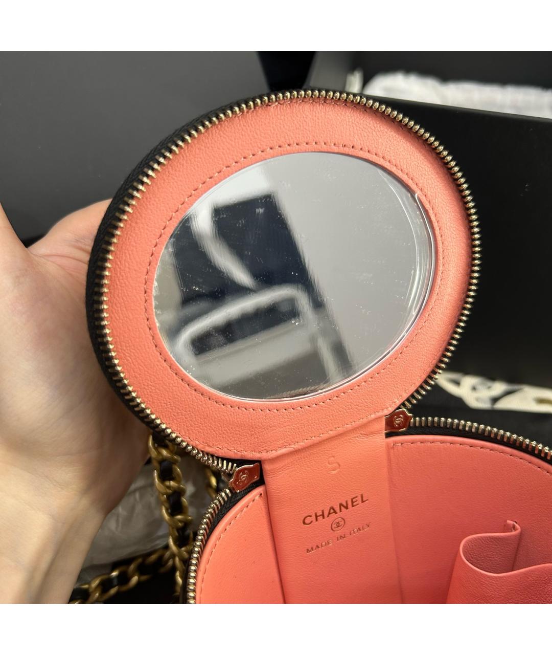 CHANEL Темно-синяя сумка с короткими ручками из лакированной кожи, фото 7
