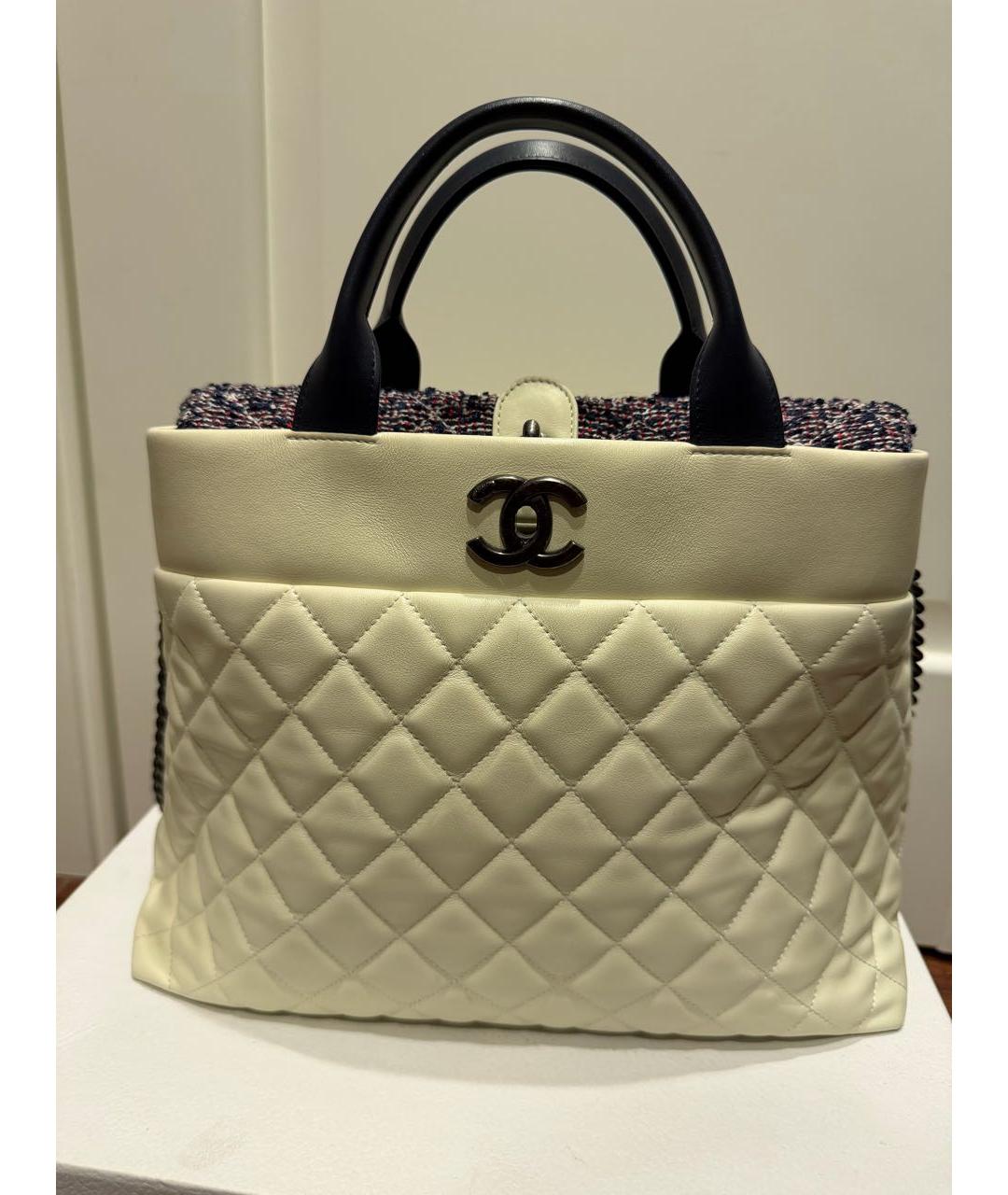 CHANEL Белая кожаная сумка тоут, фото 5