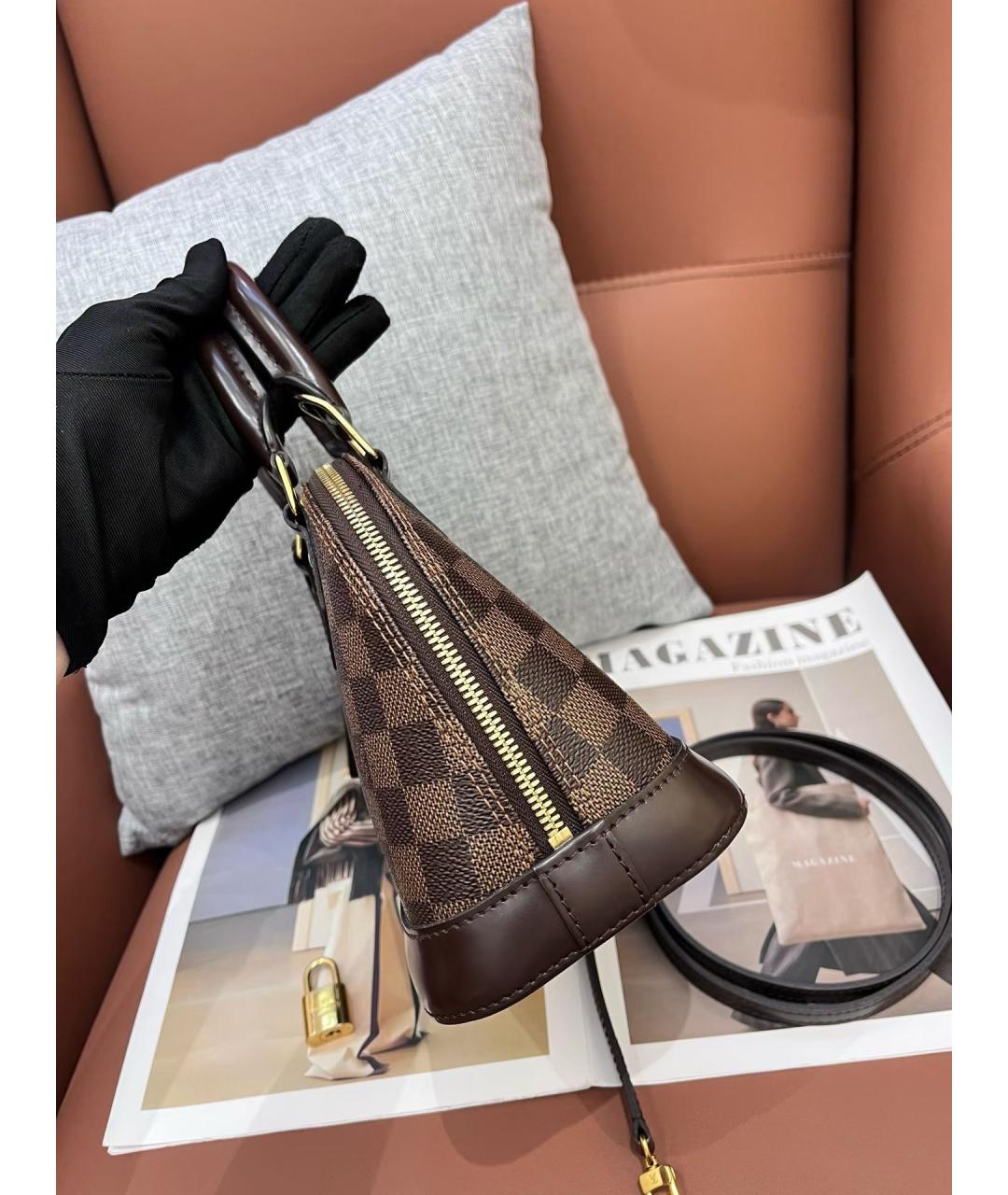 LOUIS VUITTON Коричневая сумка с короткими ручками, фото 3