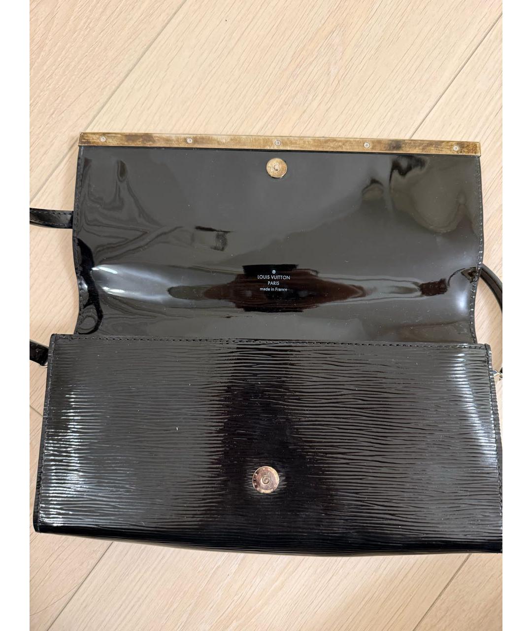 LOUIS VUITTON Черная сумка через плечо из лакированной кожи, фото 3