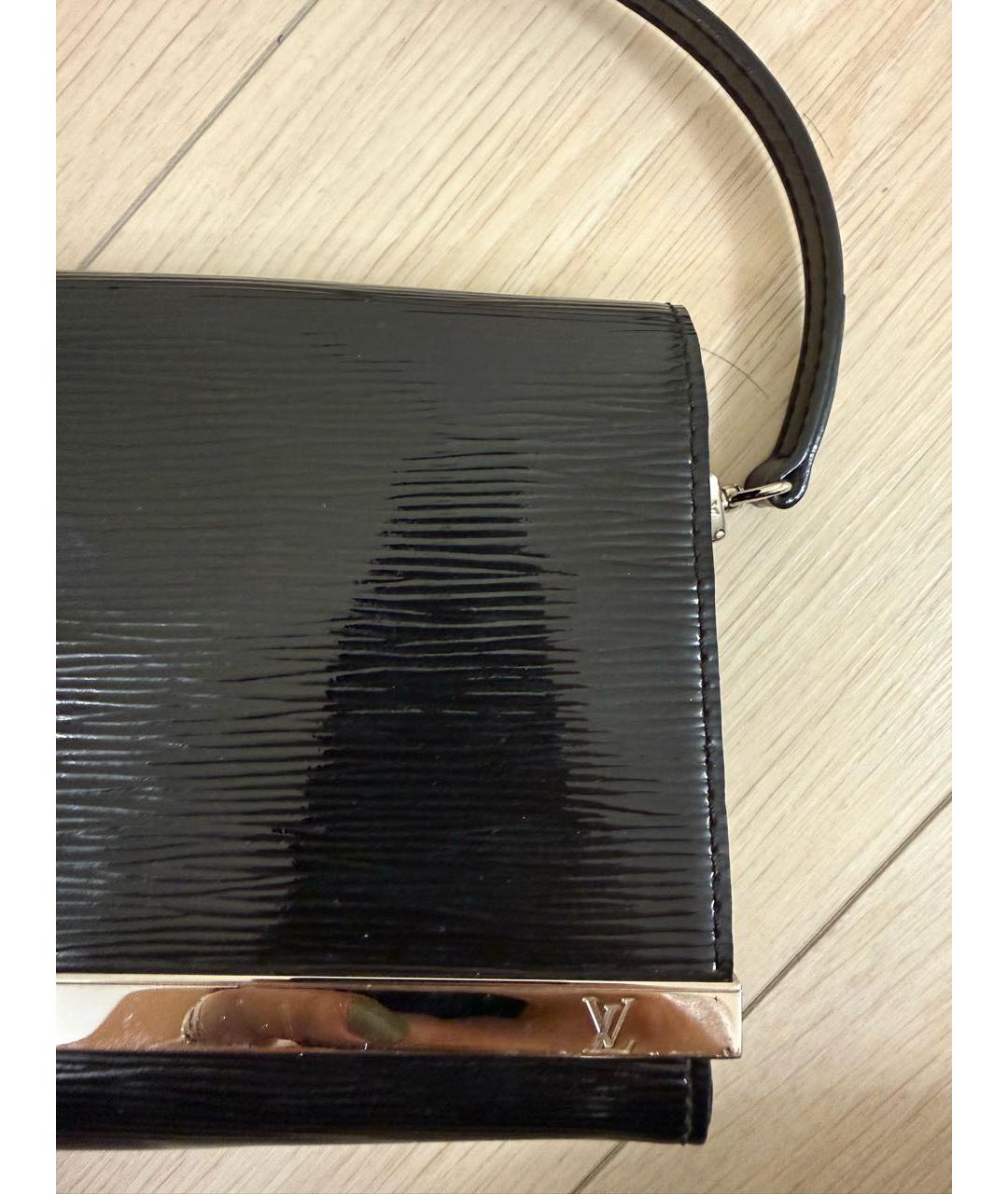 LOUIS VUITTON Черная сумка через плечо из лакированной кожи, фото 2