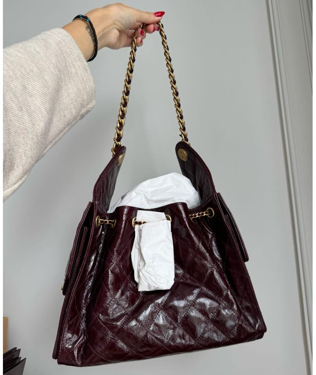 CHANEL Бордовая сумка через плечо из лакированной кожи, фото 6