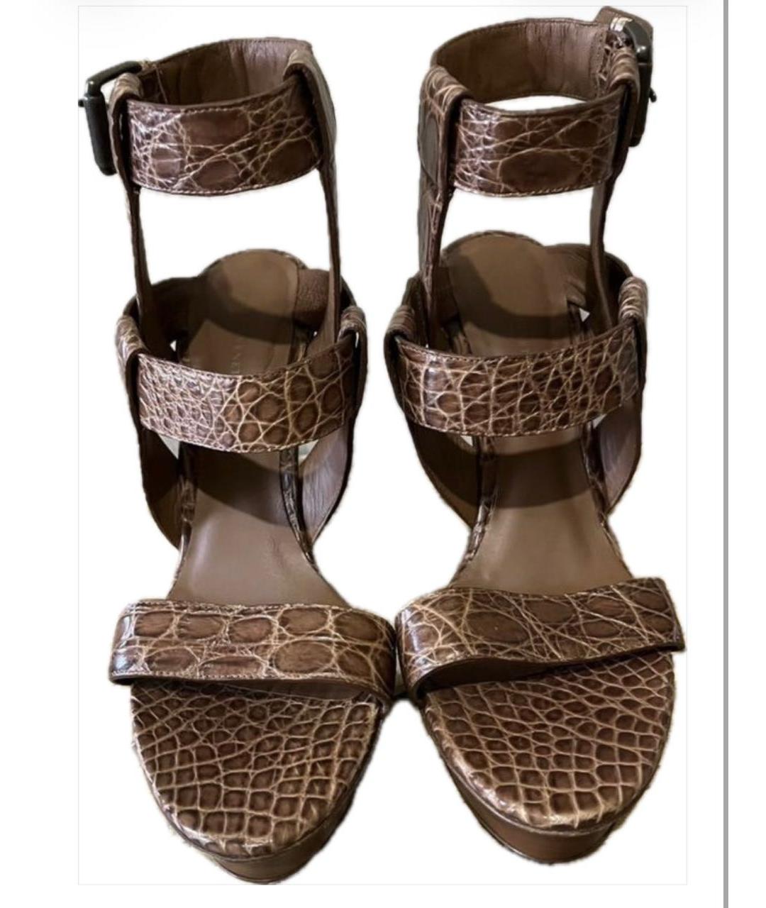 BOTTEGA VENETA Коричневые босоножки из экзотической кожи, фото 2