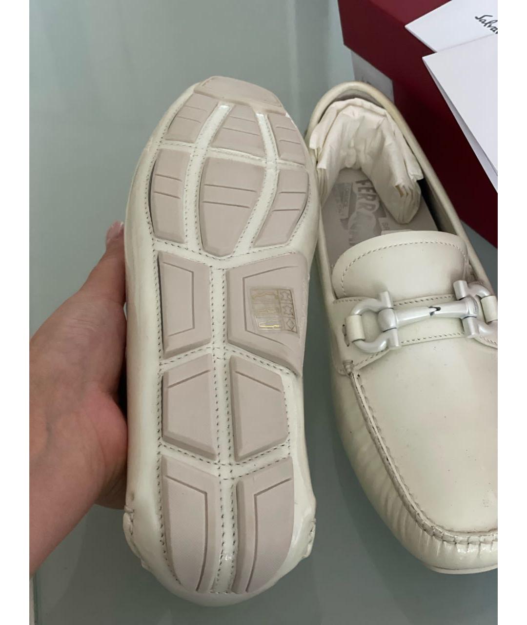 FERRAGAMO Бежевые кожаные мокасины, фото 4