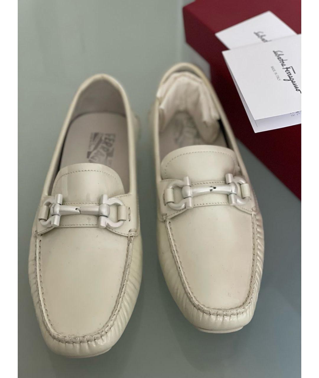 FERRAGAMO Бежевые кожаные мокасины, фото 2
