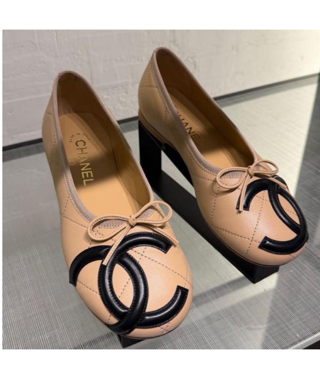 CHANEL Бежевые кожаные балетки, фото 2