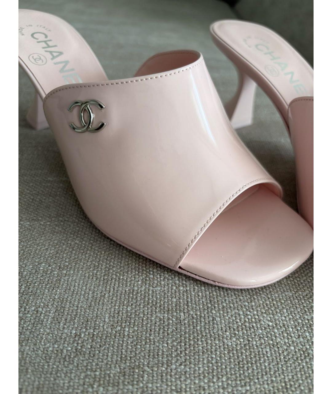 CHANEL Розовые мюли из лакированной кожи, фото 2