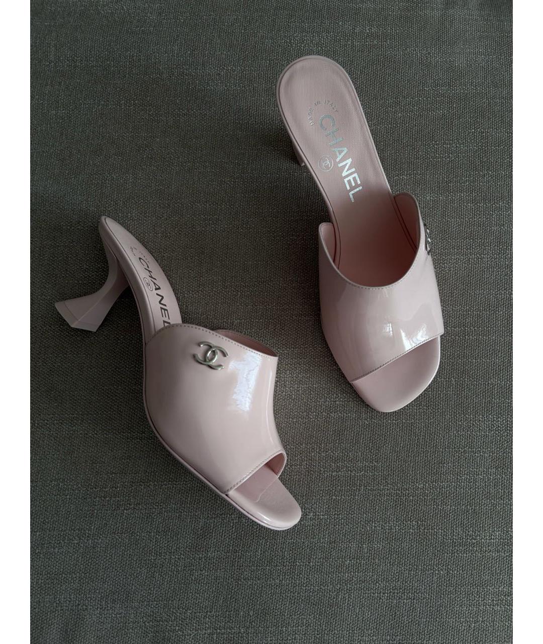 CHANEL Розовые мюли из лакированной кожи, фото 3