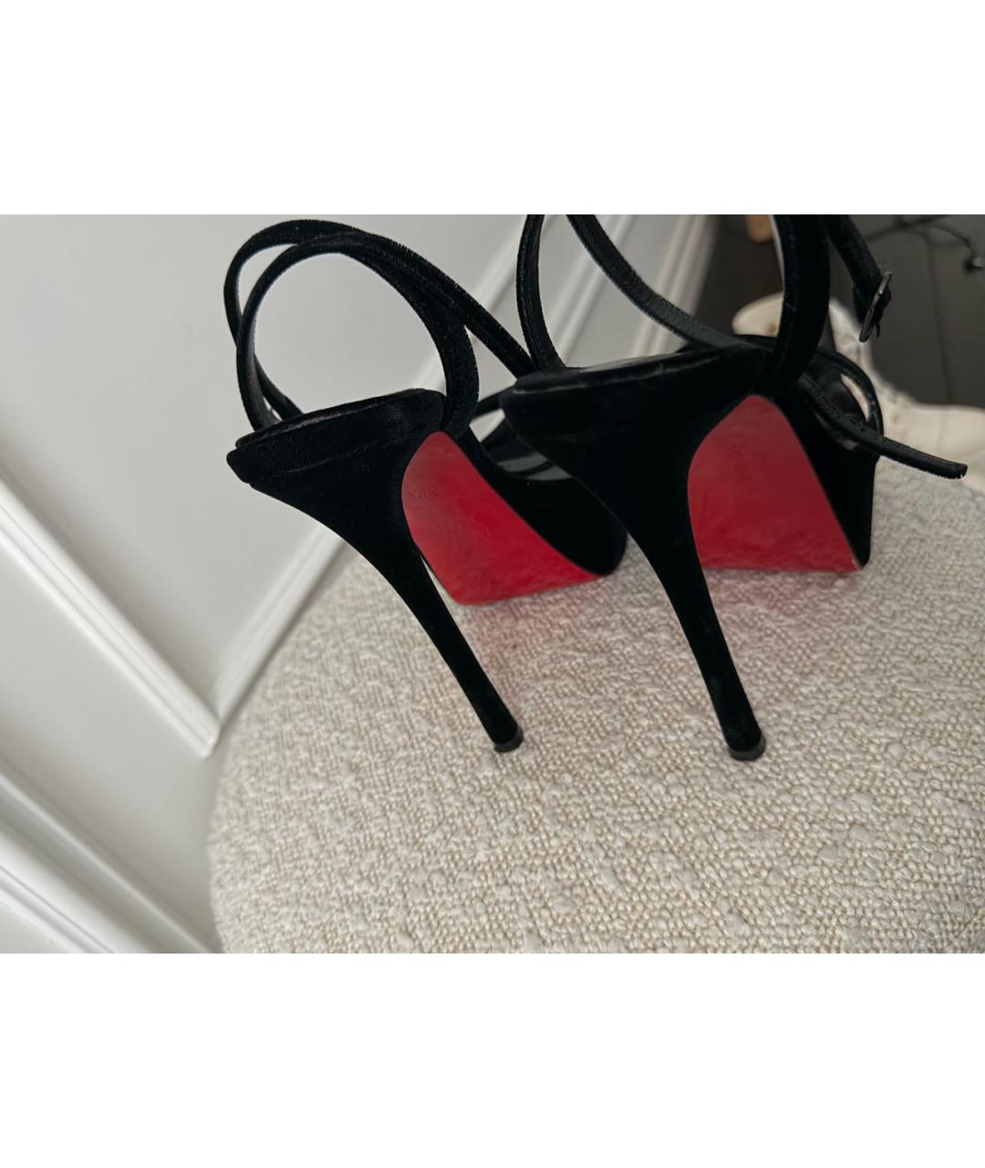 CHRISTIAN LOUBOUTIN Черные бархатные босоножки, фото 3