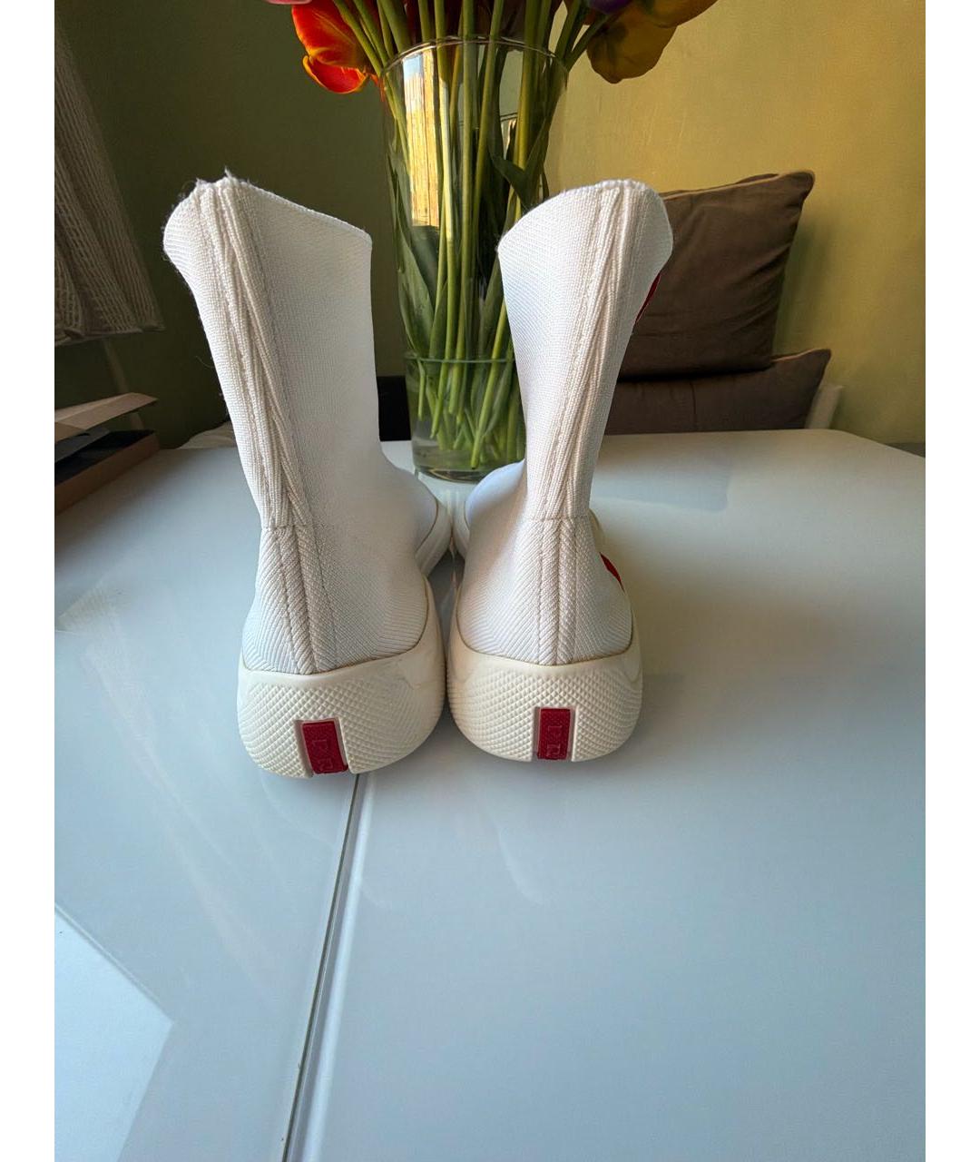 PRADA Белые текстильные кроссовки, фото 3